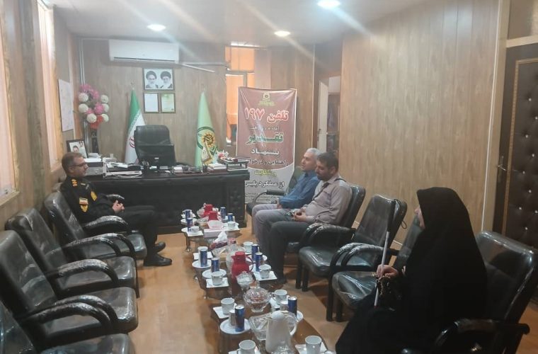 به مناسبت هفته نیروی انتظامی؛ اعضای انجمن نابینایان گچساران با فرمانده انتظامی شهرستان دیدار کردند