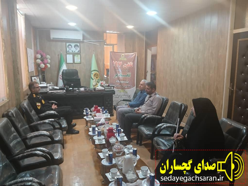 به مناسبت هفته نیروی انتظامی؛ اعضای انجمن نابینایان گچساران با فرمانده انتظامی شهرستان دیدار کردند