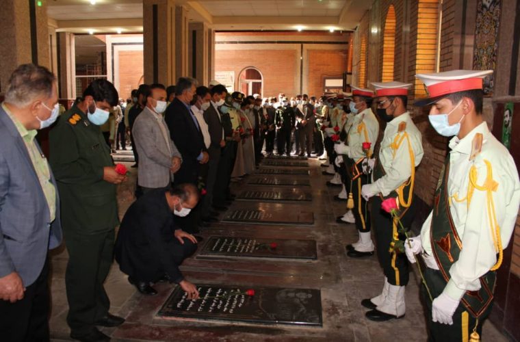 گزارش تصویری از آئین غبارروبی گلزار مطهر شهدای گچساران به مناسبت هفته نیروی انتظامی