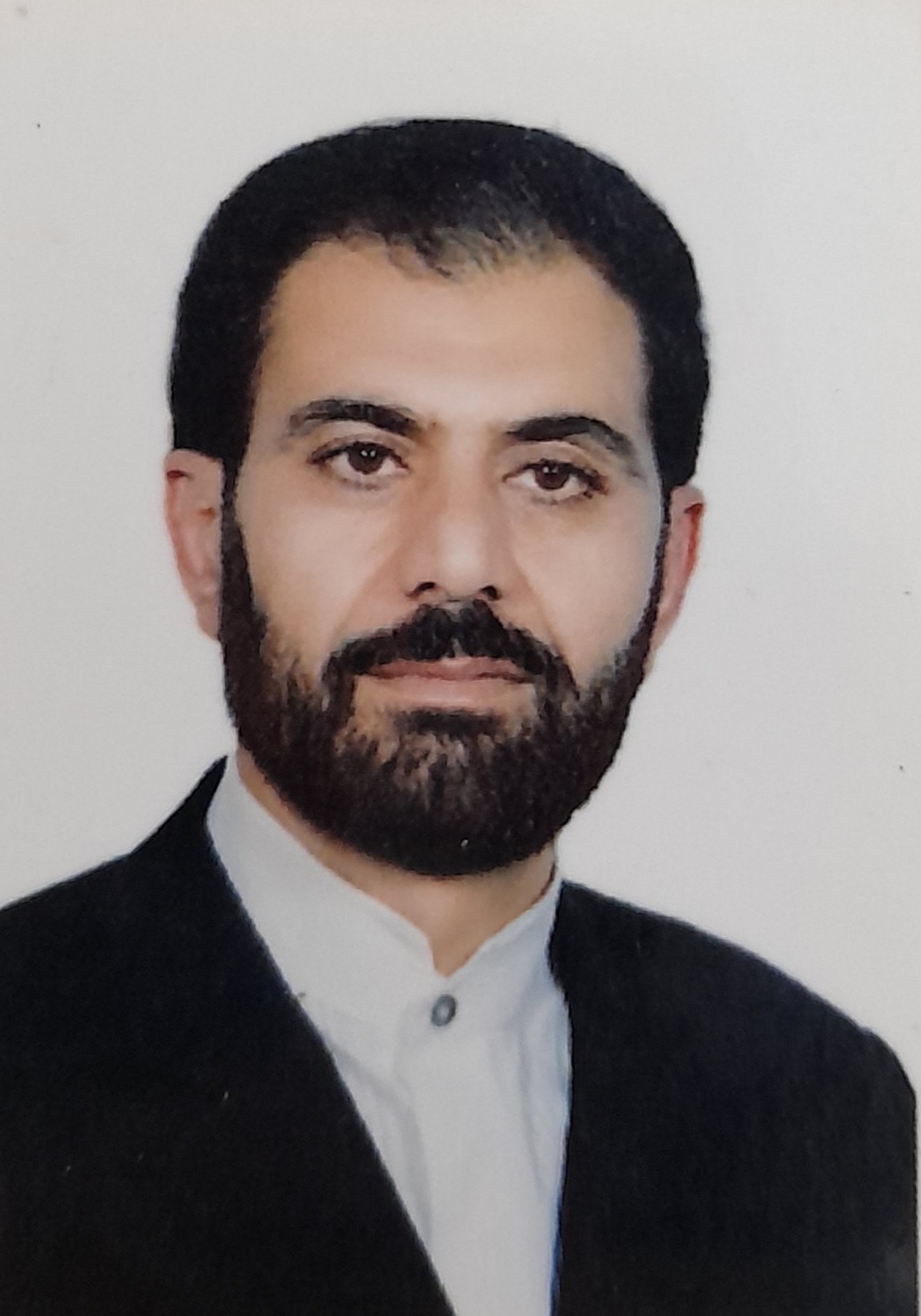 نمایندهی کارگران کارخانه قند و قائم مقام جنبش عدالت طلبان مبارزه با مفاسد اقتصادی در جنوب کشور :کارخانه قند یاسوج که نماد صنعت استان کهگیلویه و بویراحمد است با زد و بند و تبانی و تدلیس به بخش خصوصی واگذار شد و عمده مدیران بانک تجارت کشور در این زد و بند نقش کلیدی داشتند نمایندهی کارگران کارخانه قند و قائم مقام جنبش عدالت طلبان مبارزه با مفاسد اقتصادی در جنوب کشور :کارخانه قند یاسوج که نماد صنعت استان کهگیلویه و بویراحمد است با زد و بند و تبانی و تدلیس به بخش خصوصی واگذار شد و عمده مدیران بانک تجارت کشور در این زد و بند نقش کلیدی داشتند