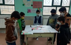 به همت کانون فرهنگی و هنری فدک روستابی آرو وانجمنی  قلم گچساران  نمایشگاه اثار نویسندگی و نقاشی اعضای کانون خود برگزار کردند و یک دوره  کارگاه آموزشی  نوسندگی و شعر نویسی را برگزار کرد