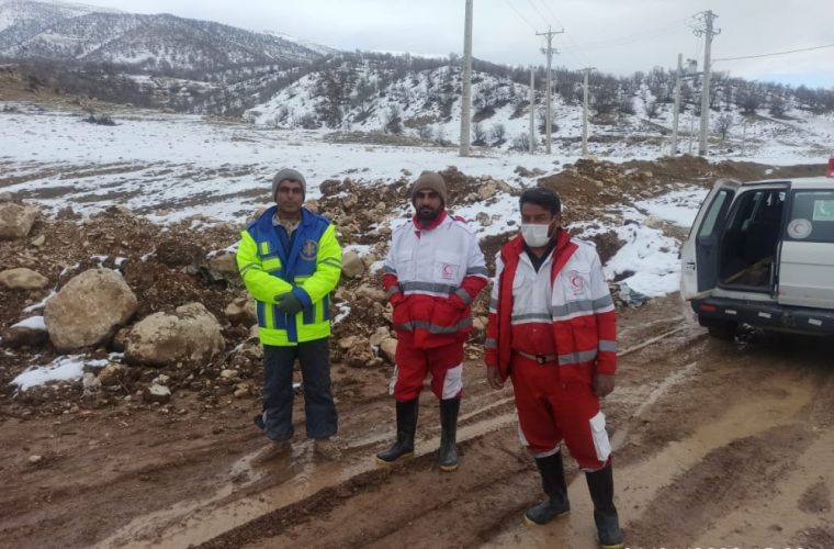 نجات جان دومعلم توسط هلال احمر در طسوج+تصاویر