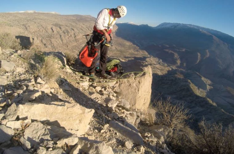 نجات جان مرد ۵۵ ساله در ارتفاعات گردنگاه لوداب توسط امدادگران هلال احمر کهگیلویه وبویراحمد+تصاویر