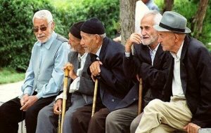 بازنشستگانی که عیدی نگرفته اند با تلفن ۱۴۲۰ تماس بگیرند