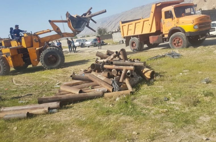 کشف لوله های سرقت شده شرکت نفت در انبار ضایعاتی در شهرستان گچساران+تصاویر