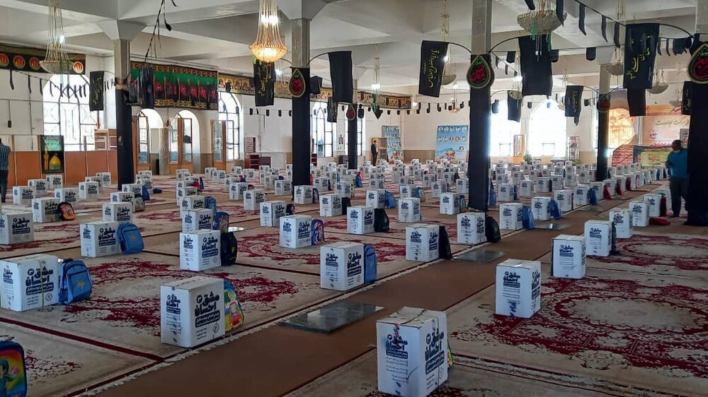 به همت بنیاد احسان ستاد اجرایی فرمان امام و با مشارکت گروههای جهادی و سایر تشکل های مردمی تعداد ۵۵۰۰ بسته آموزشی و لوازم التحریر بین دانش آموزان مناطق محروم استان توزیع خواهد شد