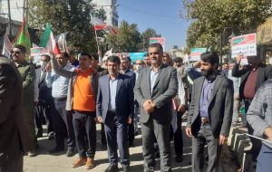 حضور مدیرکل محترم راه و شهرسازی استان و همراهی کارکنان این اداره در راهپیمایی و شرکت در اجتماع باشکوه امت و محکوم کردن اقدامات و حرکات اغتشاشگران و فتنه گران آشوب های اخیر در کشور
