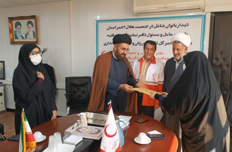 مدیرعامل هلال احمر کهگیلویه و بویراحمد: زن پایه و اساس اصلی جامعه است مدیرعامل هلال احمر کهگیلویه و بویراحمد: زن پایه و اساس اصلی جامعه است