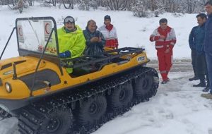 نجات ۵۴ خانواده گرفتار در برف و کولاک شب گذشته کهگیلویه و بویراحمد توسط هلال احمر