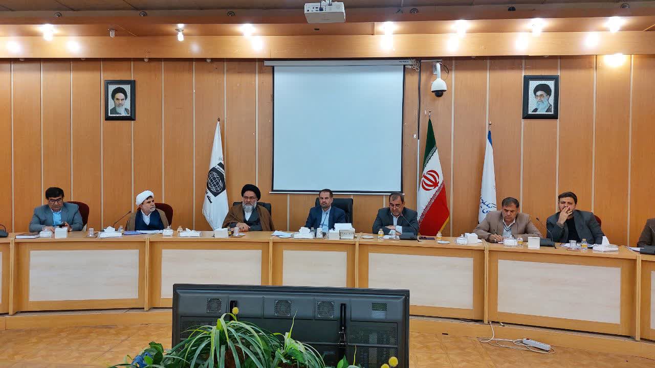 توسعه و تحکیم فرهنگ اقامه نماز در بین جوانان و نوجوانان مورد توجه باشد/ دشمن از طریق فضای مجازی به دنبال دین زدایی بین جوانان است