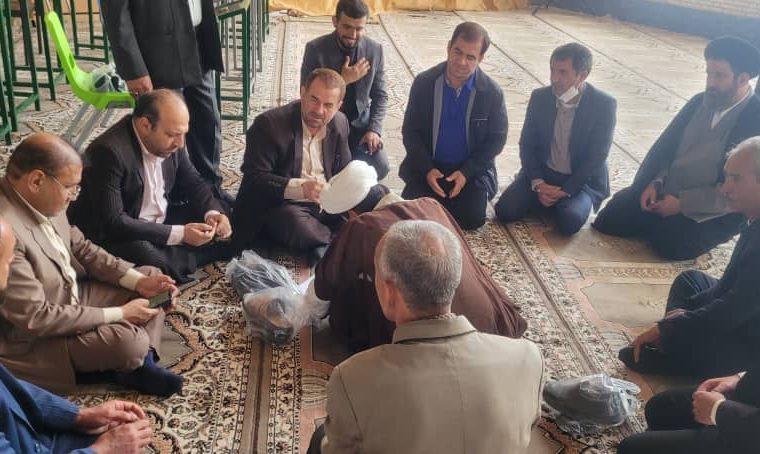 دیدار چهره به چهره مردم با استاندار در نماز جمعه یاسوج دیدار چهره به چهره مردم با استاندار در نماز جمعه یاسوج