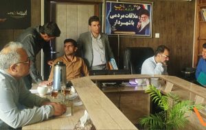 عمل جهادی شهردار دوگنبدان در ملاقات حضوری با مردم  شهردار با وجود نبود برق و افزایشی دما هوا به وظیفه خود عمل کرد 