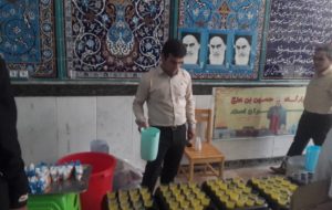 به مناسبت یوم الله ۱۵ خرداد به همت سد چم شیر با برپای ایستگاه صلواتی  از مردم پذیرایی کردند