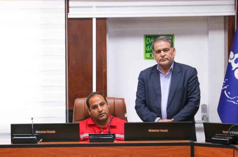 اقدام ماندگار مدیرعامل نفت گچساران *کمالی صندلی مدیریت را به یک کارگر خدوم عملیاتی داد* اقدام ماندگار مدیرعامل نفت گچساران *کمالی صندلی مدیریت را به یک کارگر خدوم عملیاتی داد*