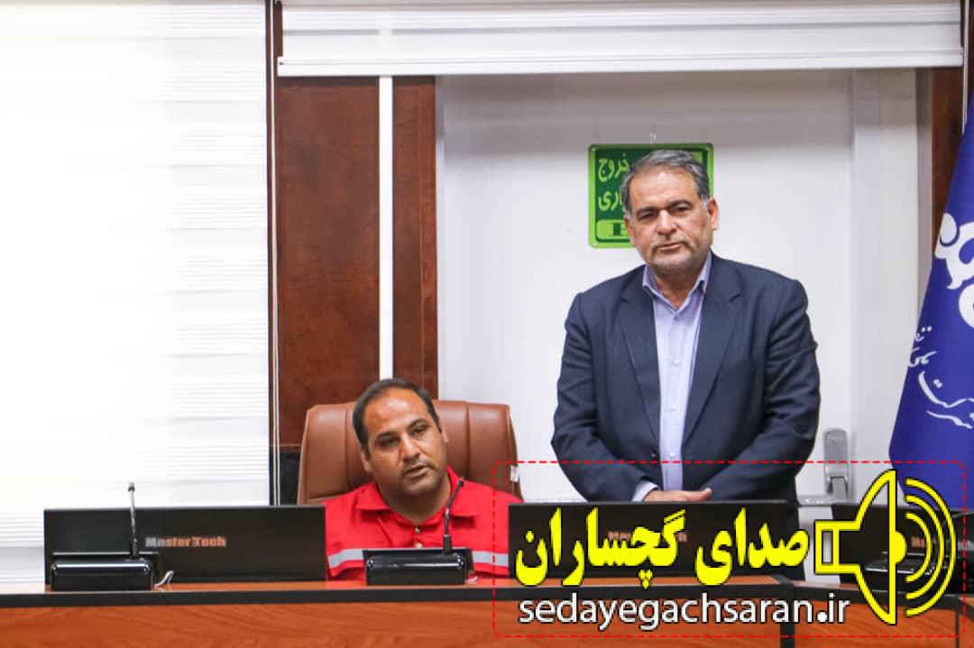 اقدام ماندگار مدیرعامل نفت گچساران *کمالی صندلی مدیریت را به یک کارگر خدوم عملیاتی داد* اقدام ماندگار مدیرعامل نفت گچساران *کمالی صندلی مدیریت را به یک کارگر خدوم عملیاتی داد*