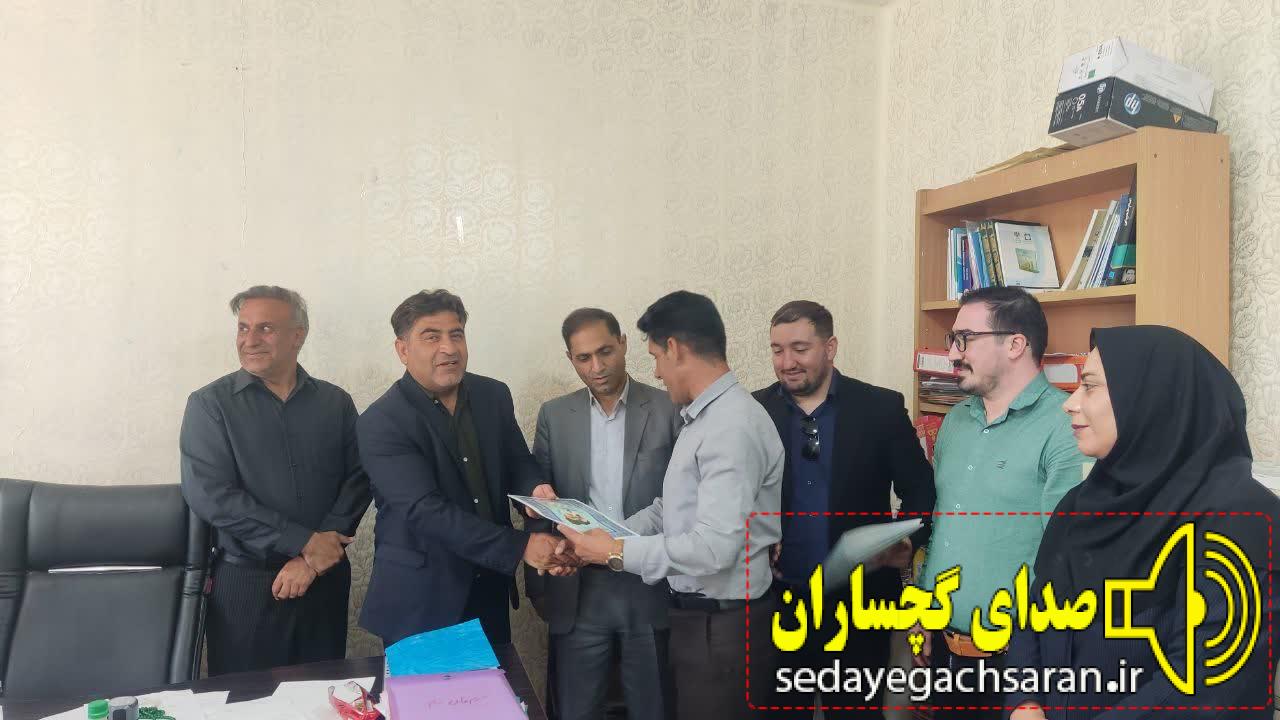 بخشدار بخش بوستان: دهیاران مسیر توسعه و پیشرفت روستاها را هموار کننداز خدمات و همکاری های یکساله دهیاران این بخش تجلیل شد