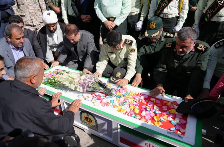 مراسم وداع با پیکر شهید «سینا آراسته» با حضور استاندار و مسئولان استانی مراسم وداع با پیکر شهید «سینا آراسته» با حضور استاندار و مسئولان استانی