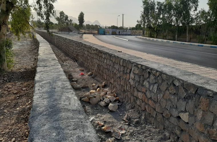 مدیر خدمات نفت گچساران ساخت کانال هدایت آبهای سطحی نقش مهمی در جلوگیری از بروز خسارتهای ناشی از سیلاب دارد مدیر خدمات نفت گچساران ساخت کانال هدایت آبهای سطحی نقش مهمی در جلوگیری از بروز خسارتهای ناشی از سیلاب دارد