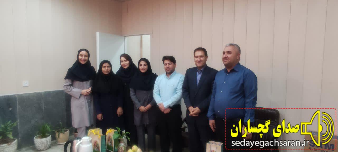 به مناسبت ٨شهریور ماه روز اورژانس اجتماعی ۱۲۳ رئیس بهزیستی گچساران با حضور در محل اورژانس اجتماعی ۱۲۳از کارمندان آن بخش تجلیل کرد. به مناسبت ٨شهریور ماه روز اورژانس اجتماعی ۱۲۳ رئیس بهزیستی گچساران با حضور در محل اورژانس اجتماعی ۱۲۳از کارمندان آن بخش تجلیل کرد.