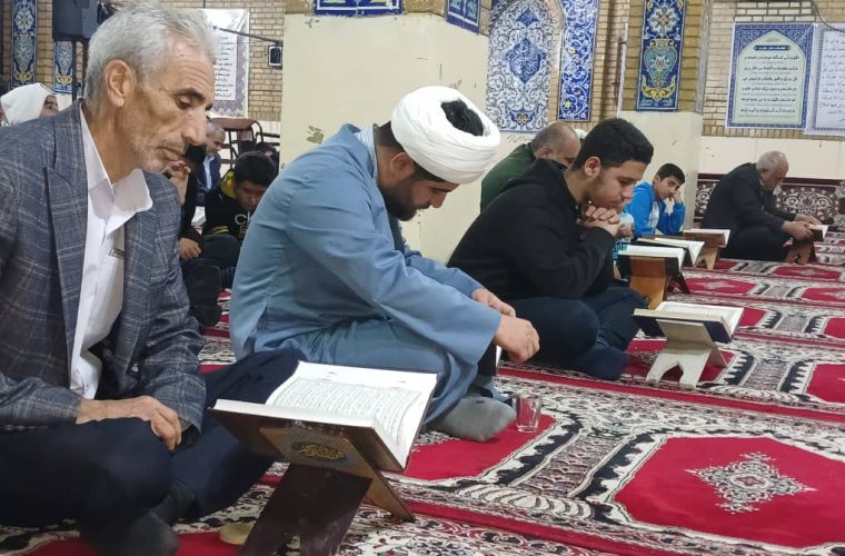 به مناسب چهارمین سالگرد شهادت حاج قاسم سلیمانی محفل انس با قرآن در مسجد شهیدان برگزار شد به مناسب چهارمین سالگرد شهادت حاج قاسم سلیمانی محفل انس با قرآن در مسجد شهیدان برگزار شد