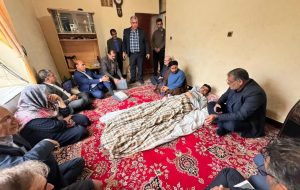 کاری ماندگار از مدیرعامل مردمی شرکت بهره برداری نفت و گاز گچساران /با دیدن فیلمی از خانواده معلولین مادوانی با همراهی امام جمعه از این خانواده بازدید کرد