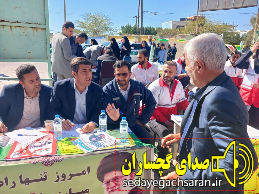 به مناسبت دهه مبارک فجر میز خدمت برگزار شد 