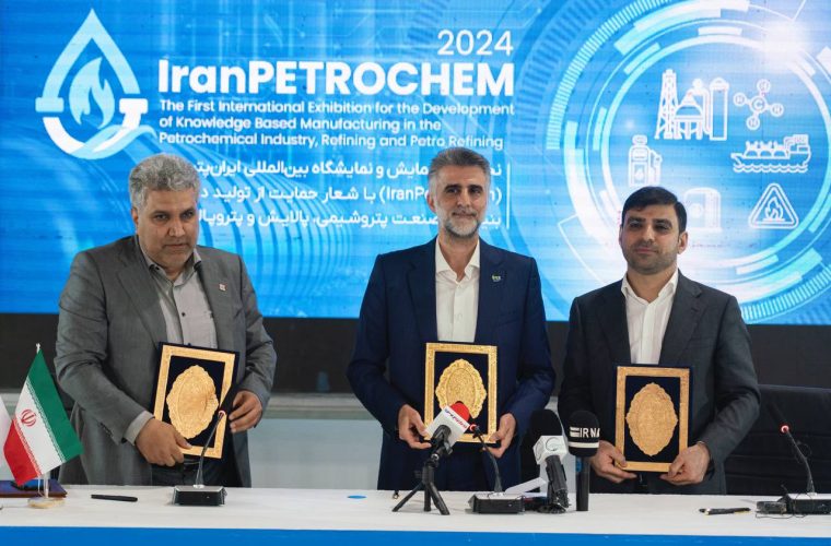 با امضای قراردادی در ایران پتروکم و در حضور دکتر علی عسکری سانتریفیوژ دکانتر واحد HDPE ، کاملاً داخلیسازی میشود/ صنایع پلیمر گچساران، به دنبال ثبت رکورد جدید در داخلیسازی است با امضای قراردادی در ایران پتروکم و در حضور دکتر علی عسکری سانتریفیوژ دکانتر واحد HDPE ، کاملاً داخلیسازی میشود/ صنایع پلیمر گچساران، به دنبال ثبت رکورد جدید در داخلیسازی است