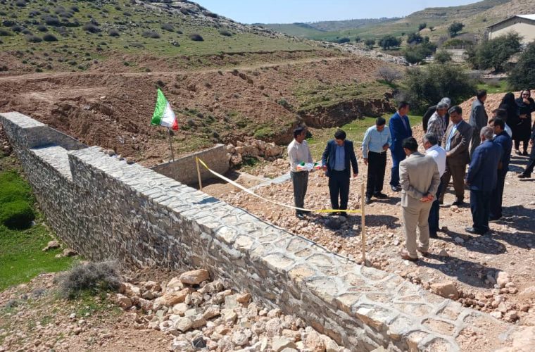 همزمان با هفته منابع طبیعی طرح سیل بند در روستای سرآبنیز با حضور مسئولین افتتاح شد همزمان با هفته منابع طبیعی طرح سیل بند در روستای سرآبنیز با حضور مسئولین افتتاح شد