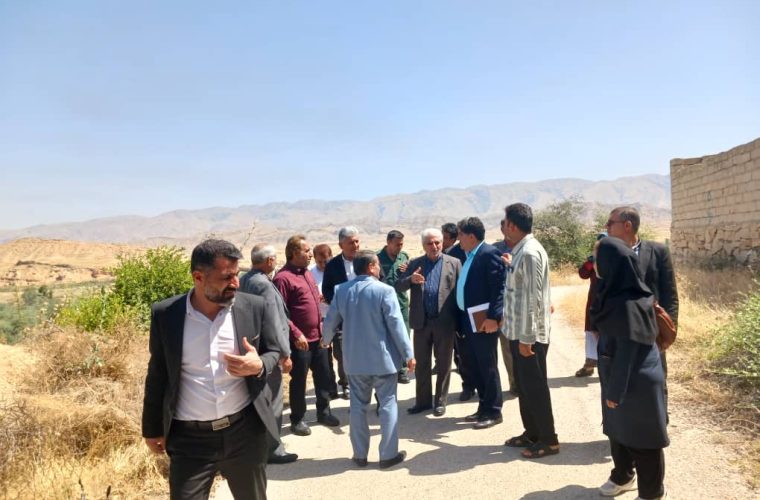 ملاقات چهره به چهره فرماندار و مسئولین شهرستان گچساران با مردم منطقه خیرآباد و بررسی مشکلات این منطقه