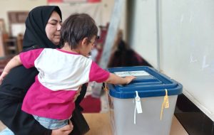 حماسه حضور مردم گچساران  پای صندوق‌های رأی