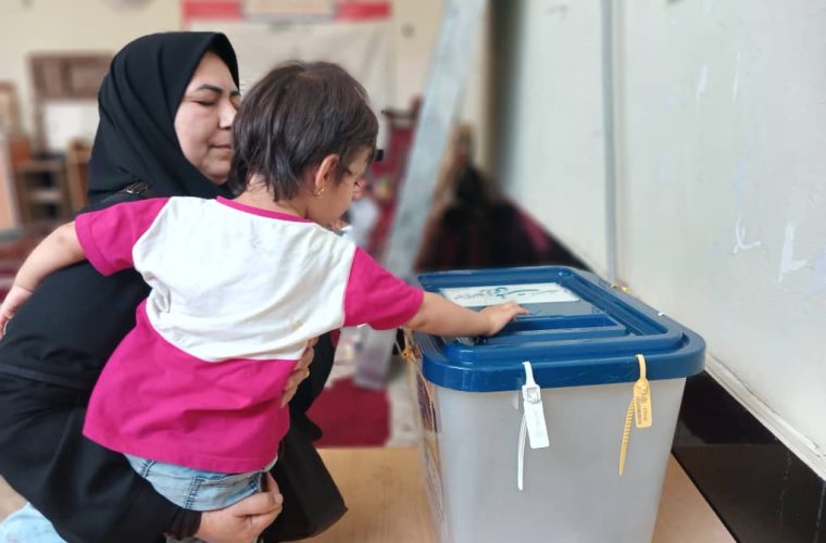 حماسه حضور مردم گچساران  پای صندوق‌های رأی