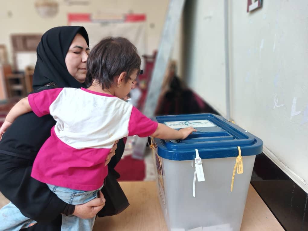 حماسه حضور مردم گچساران  پای صندوق‌های رأی