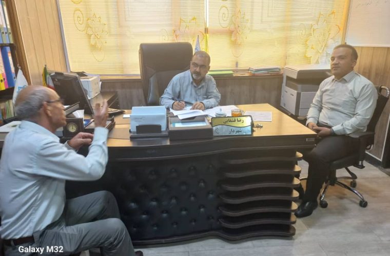 ملاقات مردمی شهردار دوکنبدان با شهروندان در راستای حل مشکلات و مسائل شهروندان