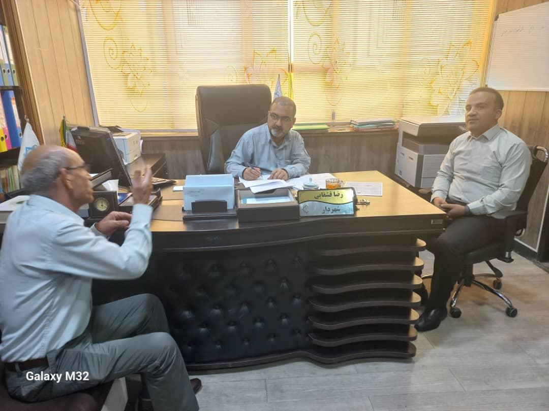 ملاقات مردمی شهردار دوکنبدان با شهروندان در راستای حل مشکلات و مسائل شهروندان