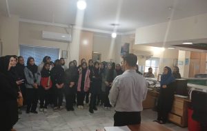 ۶۰ دانش‌آموز دو مدرسه متوسطه نمونه دولتی شهید رئیسی و تیزهوشان گچساران از اداره بیمه تامین اجتماعی بازدید داشتند.