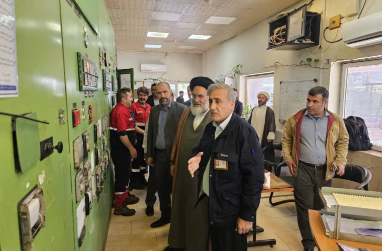 بازدید نماینده ولی فقیه در كهگیلویه و بویراحمد از تاسیسات شركت نفت گچساران بازدید نماینده ولی فقیه در كهگیلویه و بویراحمد از تاسیسات شركت نفت گچساران