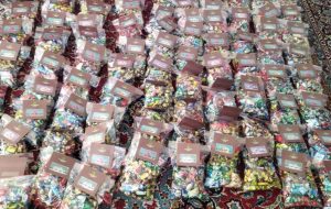 موکب طریق کربلا به مناسبت   شب یلدا در کنار نیازمندان این شهرماند